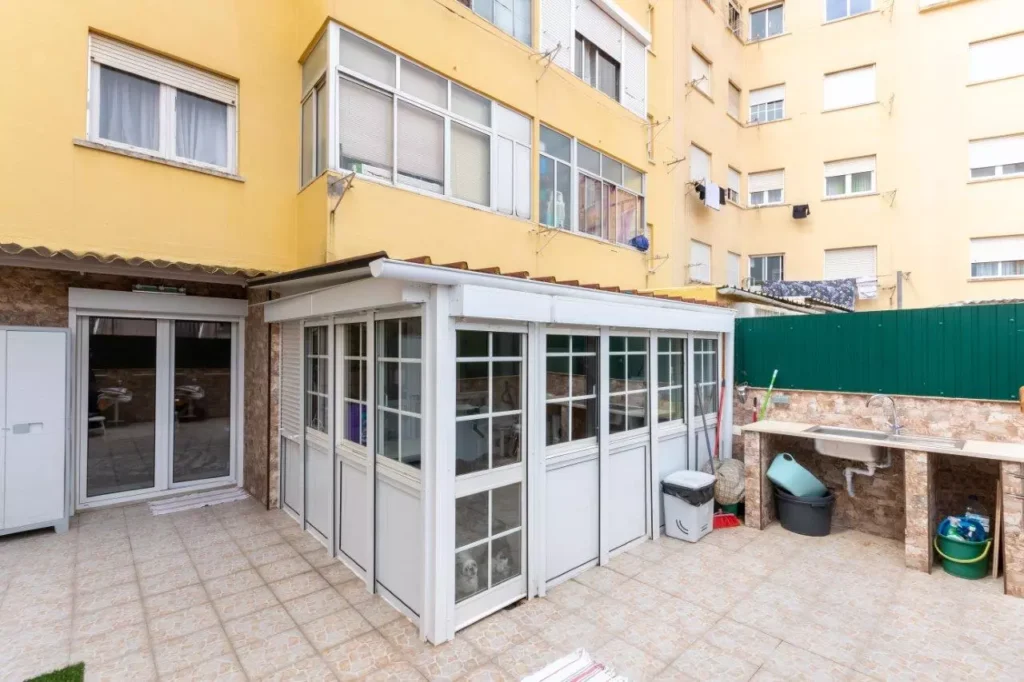 Apartamento T2 Pontinha, com terraço