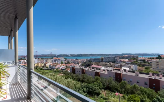 Apartamento T2 Ajuda com vista rio.